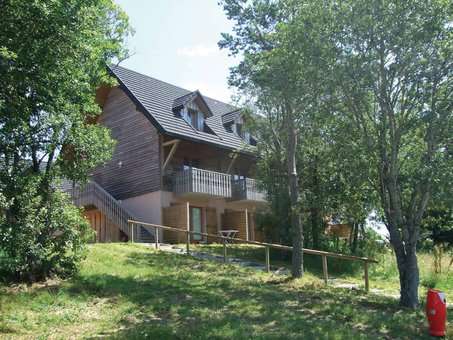 Extérieur de la résidence de vacances Le Bois de la Reine à Super-Besse