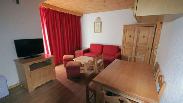 Exemple de salon d'un appartement de la résidence de vacances L'Ecrin des Neiges à Vars