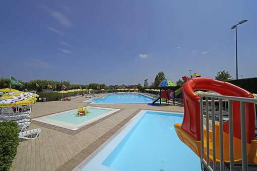 Piscine de la résidence Tiglio à Lugana di Sirmione