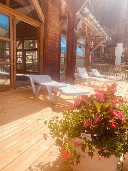 Outdoor terrace of the swimming pool of the vacation residence Goélia Les Chalets de St Sorlin in St Sorlin d'Arves in the Alps