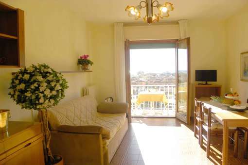 Exemple de salon de la résidence de vacances I Morelli à Pietra Ligurie en Italie