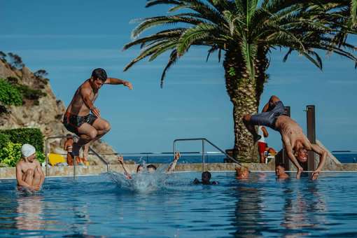 Piscine de la résidence de vacances Pola Giverola Resort à Tossa de Mar