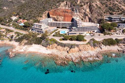 Vue aérienne de la résidence de vacances Les Calanques à Ajaccio en Corse
