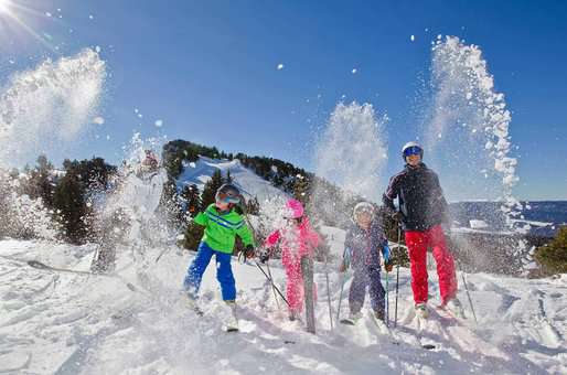 Family skiing near Autrans en Vercors @Lans-en-Vercors