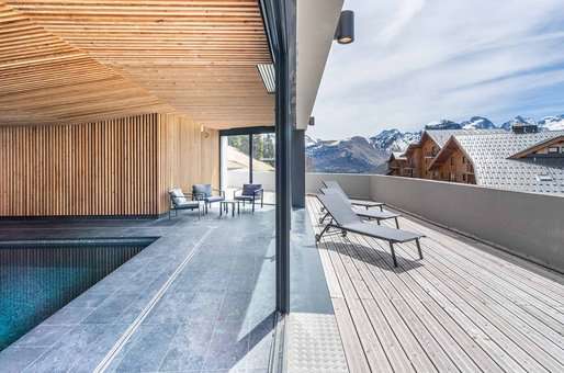 Piscine de la résidence de vacances Les Ecrins d'Auris à Auris en Oisans