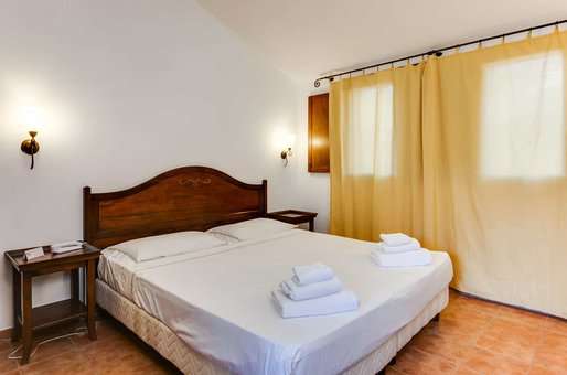 Exemple de chambre (double) de la résidence de vacances Borgo Magliano Garden Resort en Toscane, en Italie