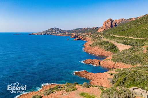 Les Calanques près de St Raphaël Les Calanques près de St Raphaël