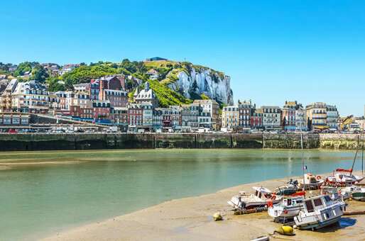 Vue sur le Tréport où se situe la résidence de vacances Goélia Le Phare