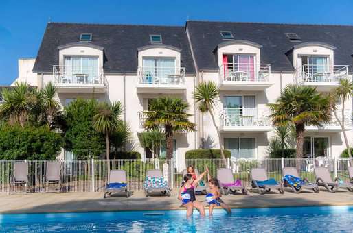 Outdoor heated swimming pool of the Goélia Le Domaine des Glénan holiday residence in Fouesnant