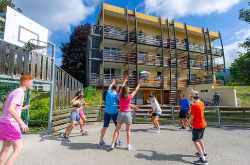 Exemple d'activités au pied de la résidence de vacances Goélia Le Sornin à Autrans en Vercors en Isère.