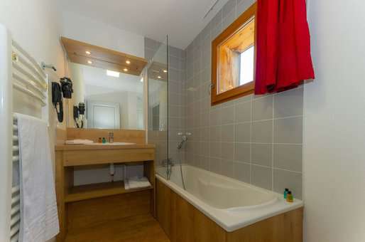 Example of a bathroom at the Goélia Le Crystal holiday residence in Vaujany