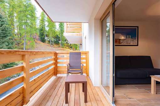 Balcon d'un studio pour 2 personnes de la résidence de vacances Arya Living Stone à Vars dans les Alpes du Sud