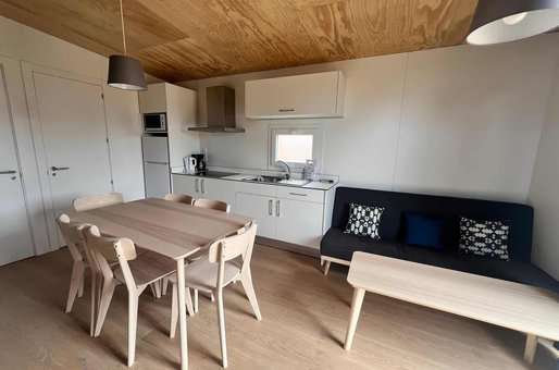 Exemple d'intérieur d'un mobil-home plus de la résidence de vacances Resort Els Pins à Malgrat de Mar, sur la Costa Barcelona, en Espagne