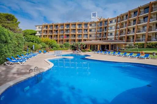 Piscine extérieure de la résidence de vacances Apparthotel Tossa Park à Tossa de Mar en Espagne