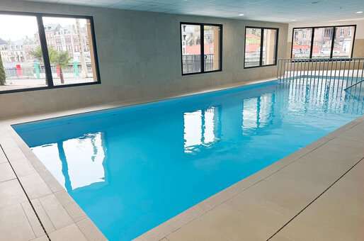 Heated indoor swimming pool at the Goélia le Phare holiday residence in Le Tréport