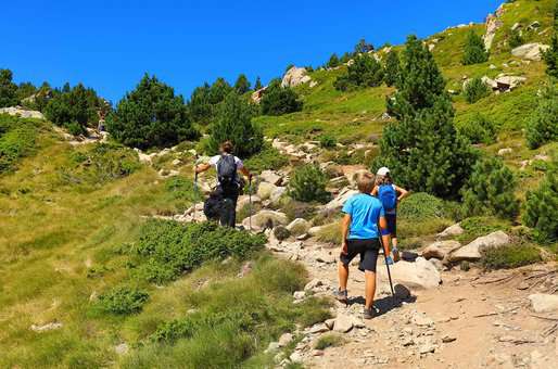 Découvrez la montagne en famille : Randonnées, escalades et activités nature