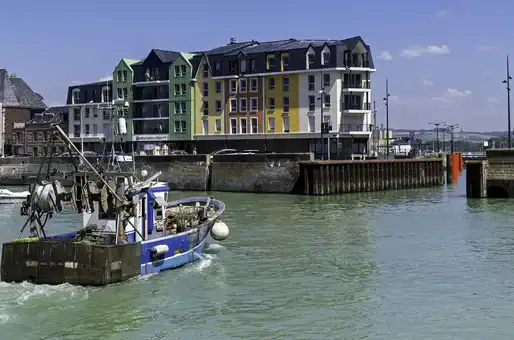 Location of the Goélia Le Phare holiday residence in Le Tréport, on the port