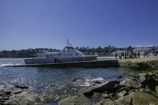 Sea crossings to visit the pink granite coast