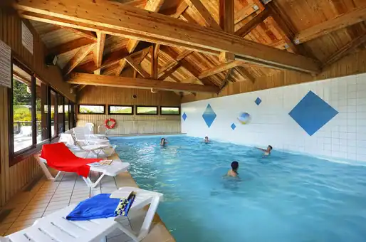 Piscine intérieure chauffé de la résidence de vacances Goélia Les Chalets des Cimes à La Toussuire
