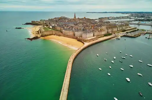 Vue aérienne de Saint Malo et de ses remparts