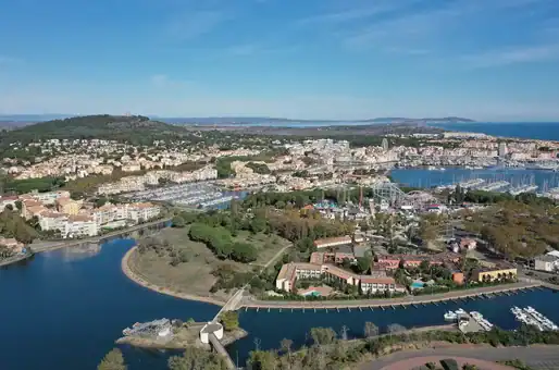 Vue aérienne de la ville d'Agde où se situe la résidence Goélia Cap d'Agde