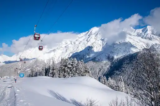 View of the Contamines - Montjoie cable cars ©OT Les Contamines Montjoie