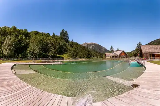 Example of the Chantemerle organic swimming area near Serre-Chevalier and Briançon ©OT Serre-chevalier vallée de Briançon