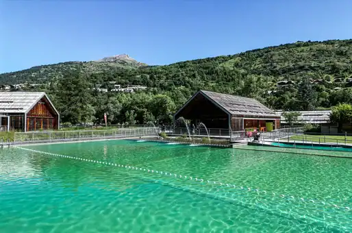 Example of the Chantemerle organic swimming area near Serre-Chevalier and Briançon ©OT Serre-chevalier vallée de Briançon