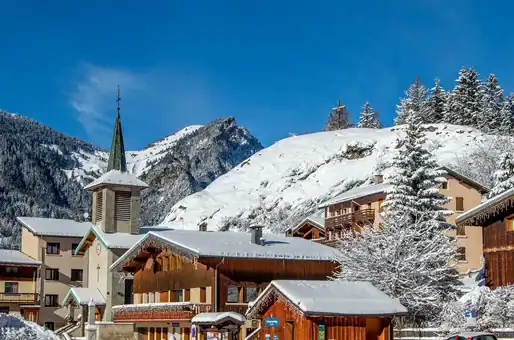 Place du village de Pralognan la Vanoise ©Marina-Kokkelink-Office-de-Tourisme-de-Pralognan-la-Vanoise 