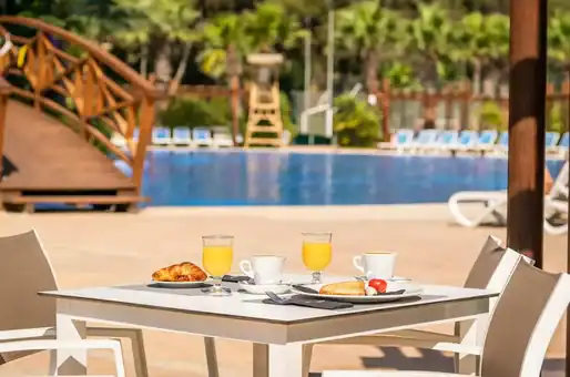 Piscine du camping Torre de la Mora