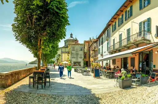 Exemple de village avec vue sur le Lac Majeur