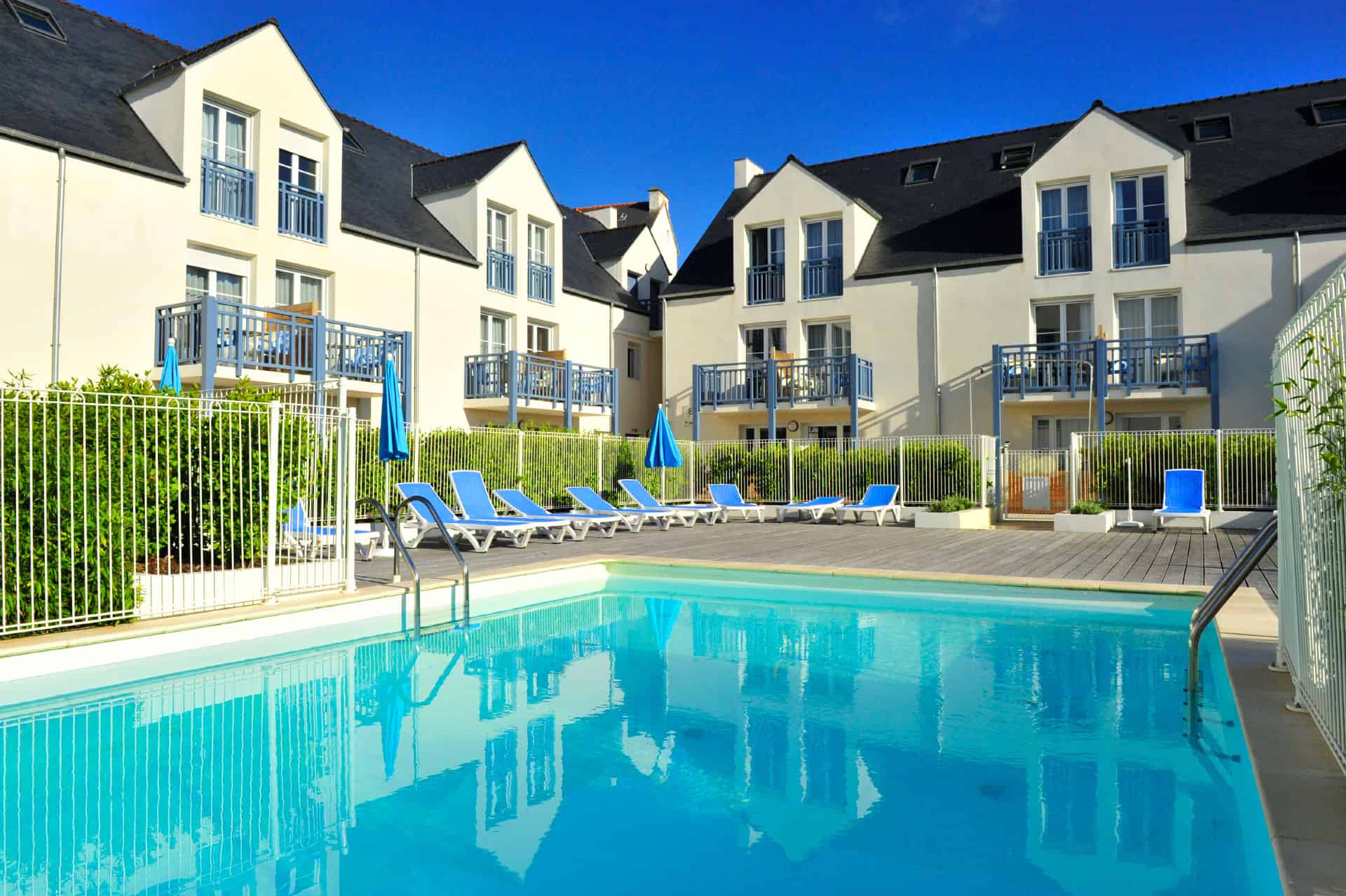 Piscine extérieure de la résidence de vacances Goélia An Douar à Audierne Piscine extérieure de la résidence de vacances Goélia An Douar à Audierne