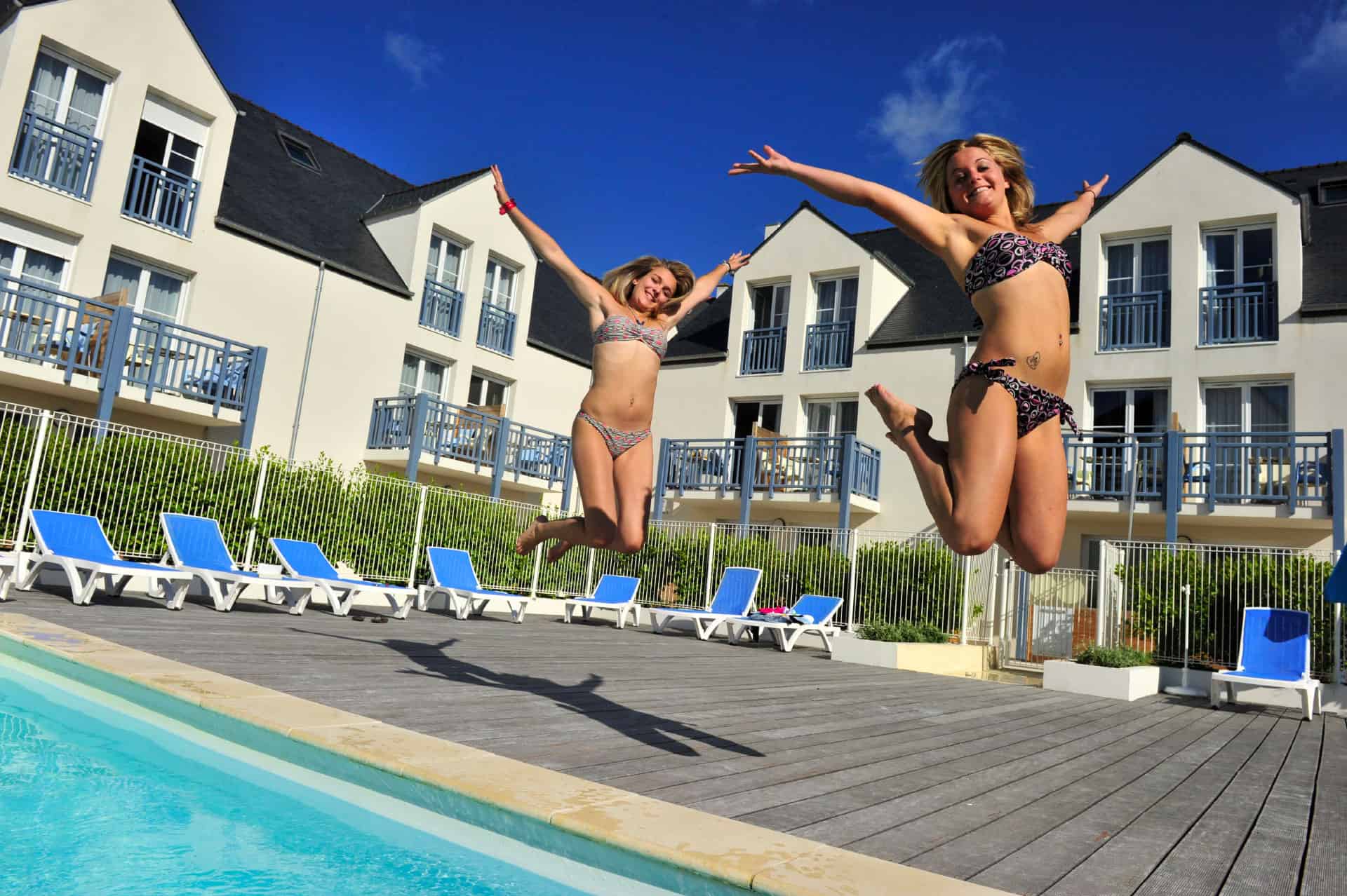 Piscine extérieure de la résidence de vacances Goélia An Douar à Audierne Piscine extérieure de la résidence de vacances Goélia An Douar à Audierne