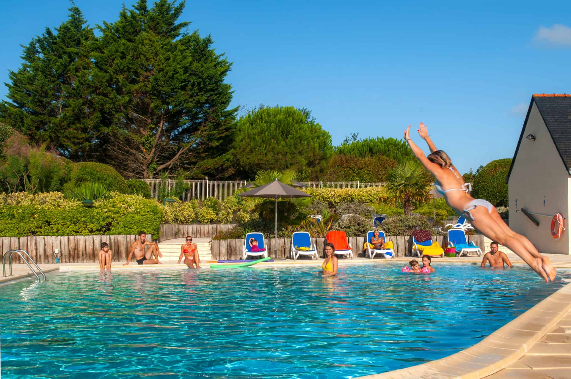 Piscine extérieure chauffée du Village Club Goélia Les Voiles Blanches Piscine extérieure chauffée du Village Club Goélia Les Voiles Blanches