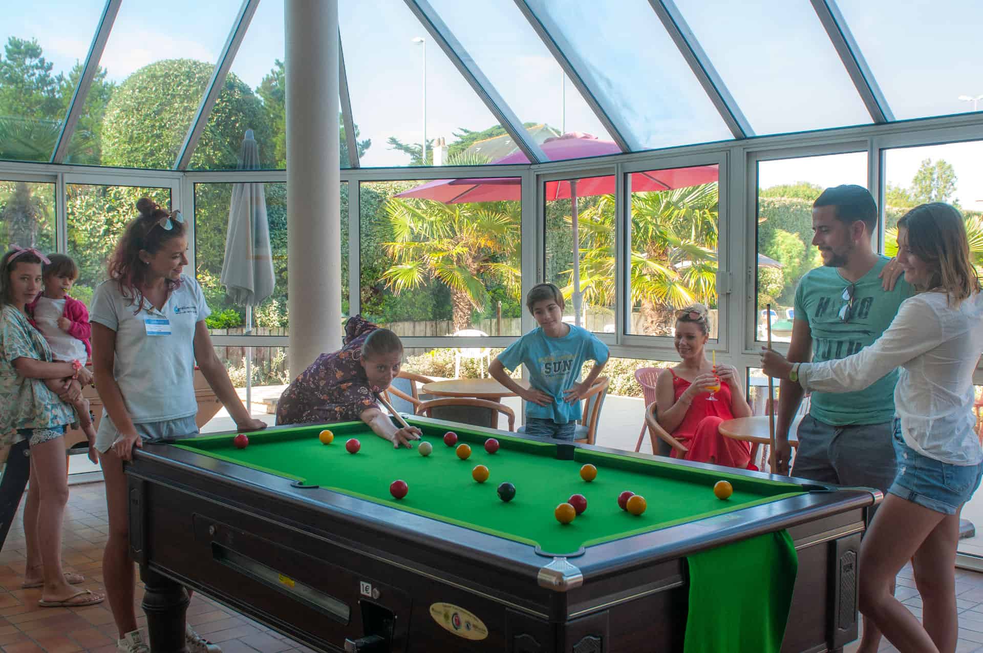 Billard au Village Club de vacances Goélia Les Voiles Blanches à Batz-sur-Mer Billard au Village Club de vacances Goélia Les Voiles Blanches à Batz-sur-Mer
