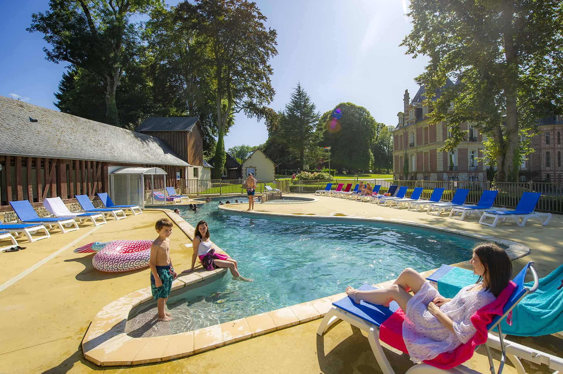 Swimming pool at the Goélia La Résidence du Parc holiday residence in Gonneville sur Honfleur