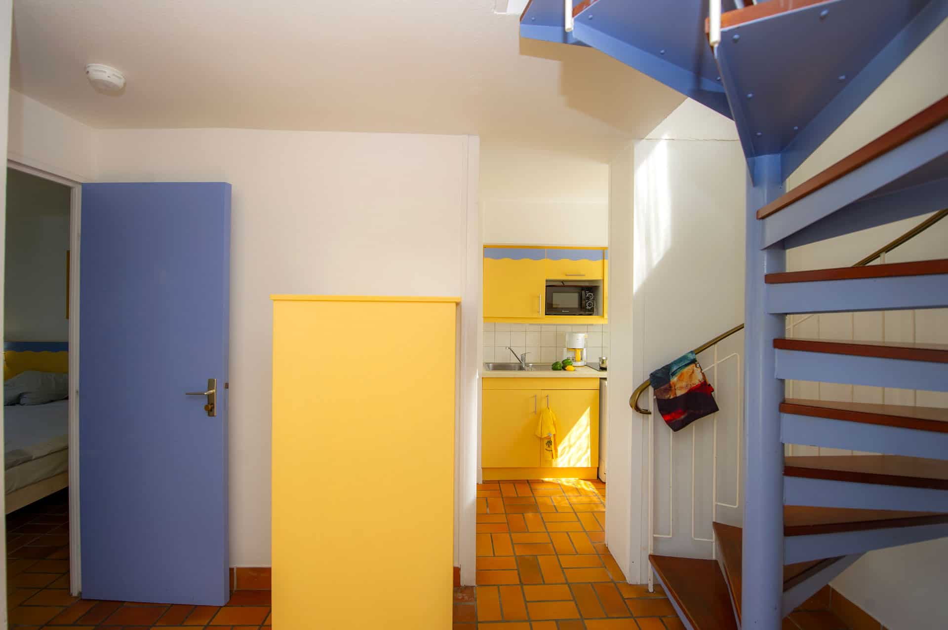 Kitchenette d'un appartement du Village Club Goélia Les Voiles Blanches à Batz-sur-Mer Kitchenette d'un appartement du Village Club Goélia Les Voiles Blanches à Batz-sur-Mer