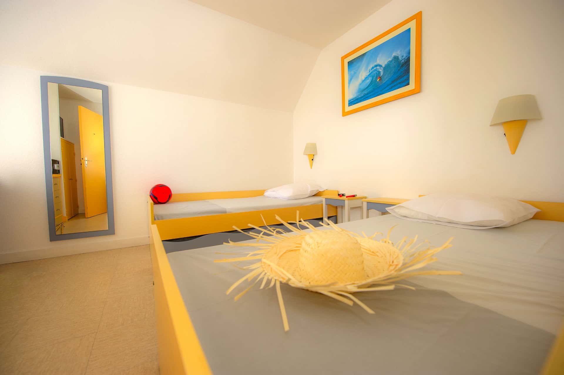 Chambre avec 2 lits simples d'un appartement du Village Club Goélia Les Voiles Blanches à Batz-sur-Mer Chambre avec 2 lits simples d'un appartement du Village Club Goélia Les Voiles Blanches à Batz-sur-Mer
