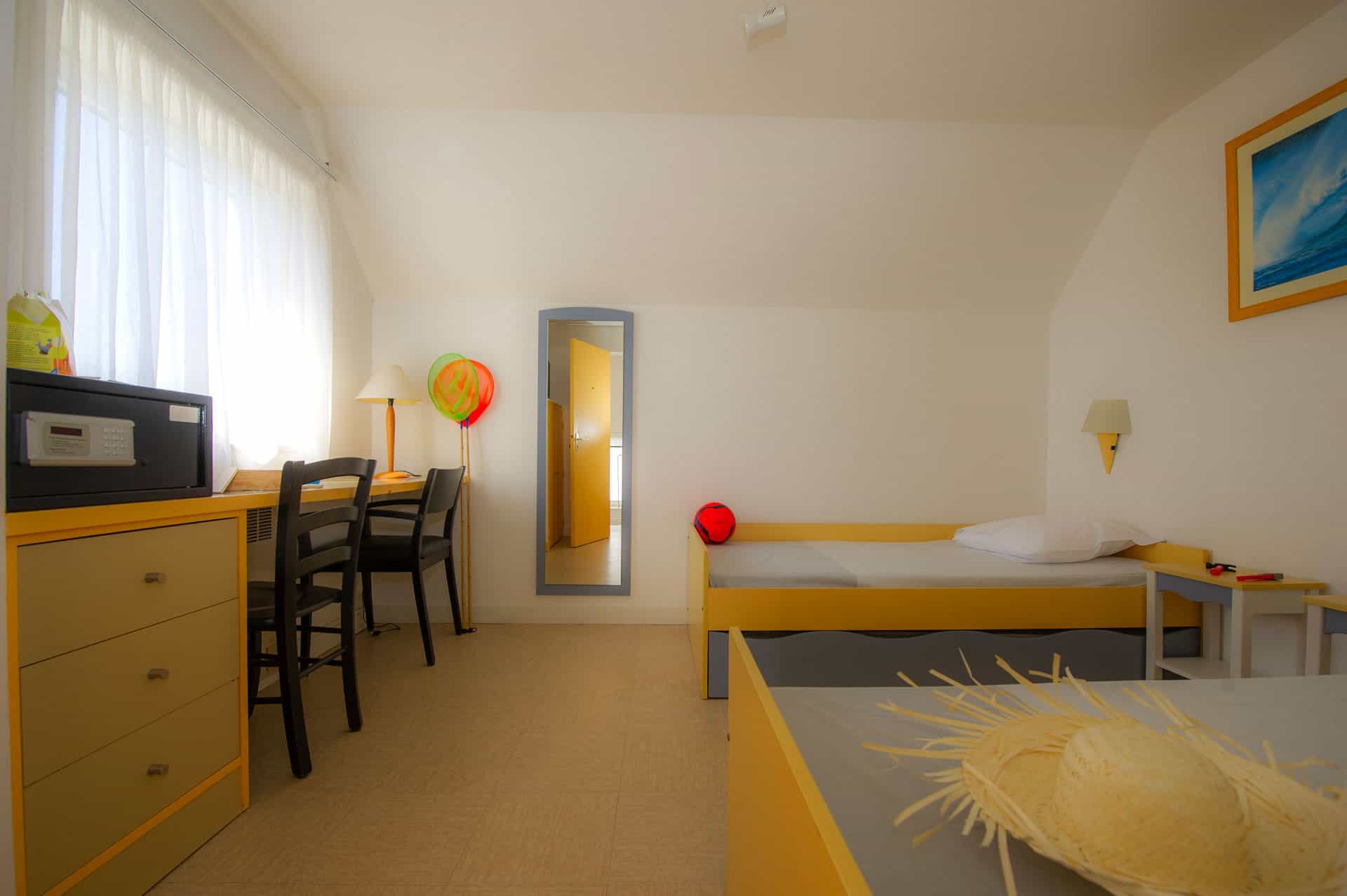 Chambre avec 2 lits simples d'un appartement au Village Club Goélia Les Voiles Blanches à Batz-sur-Mer Chambre avec 2 lits simples d'un appartement au Village Club Goélia Les Voiles Blanches à Batz-sur-Mer