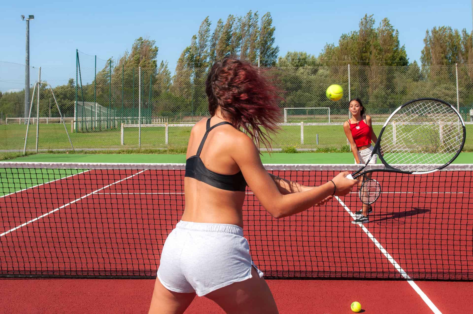 Tennis au Village Club de vacances Goélia Les Voiles Blanches à Batz-sur-Mer Tennis au Village Club de vacances Goélia Les Voiles Blanches à Batz-sur-Mer