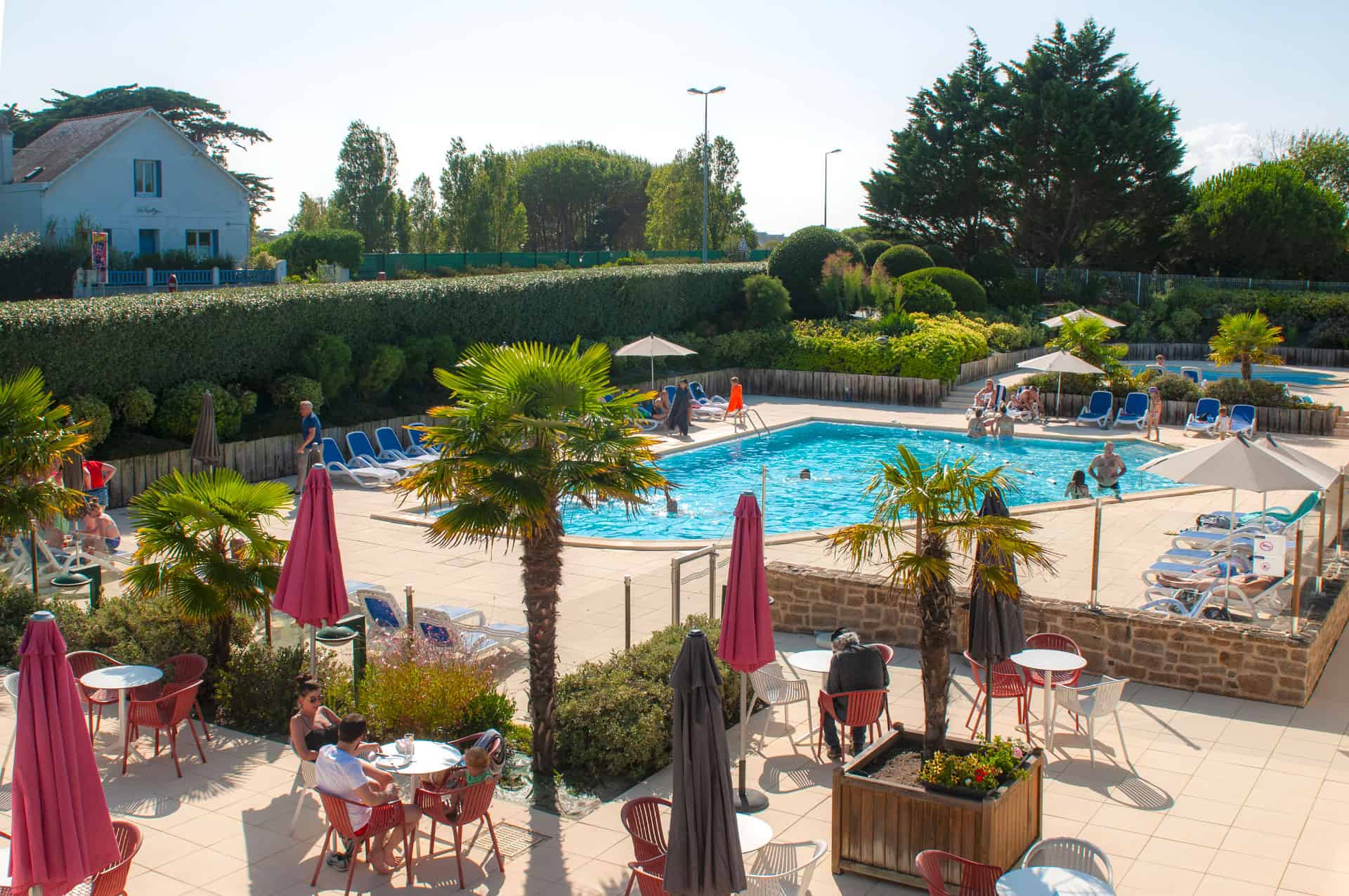 Piscine extérieure chauffée du Village Club de vacances Goélia Les Voiles Blanches à Batz-sur-Mer Piscine extérieure chauffée du Village Club de vacances Goélia Les Voiles Blanches à Batz-sur-Mer