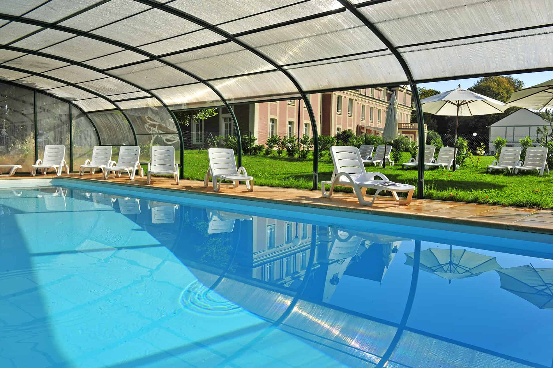 Piscine chauffée de la résidence de vacances Goélia les Portes d'Etretat à Etretat en Normandie Piscine chauffée de la résidence de vacances Goélia les Portes d'Etretat à Etretat en Normandie
