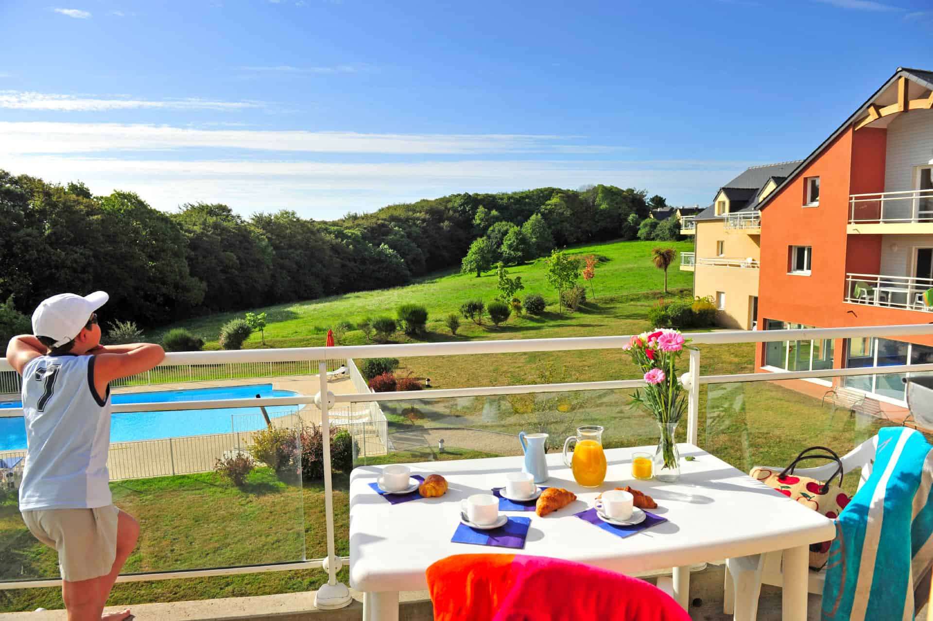 Balcon d'un appartement de la résidence de vacances Goélia Résidence du Golf à Carantec Balcon d'un appartement de la résidence de vacances Goélia Résidence du Golf à Carantec