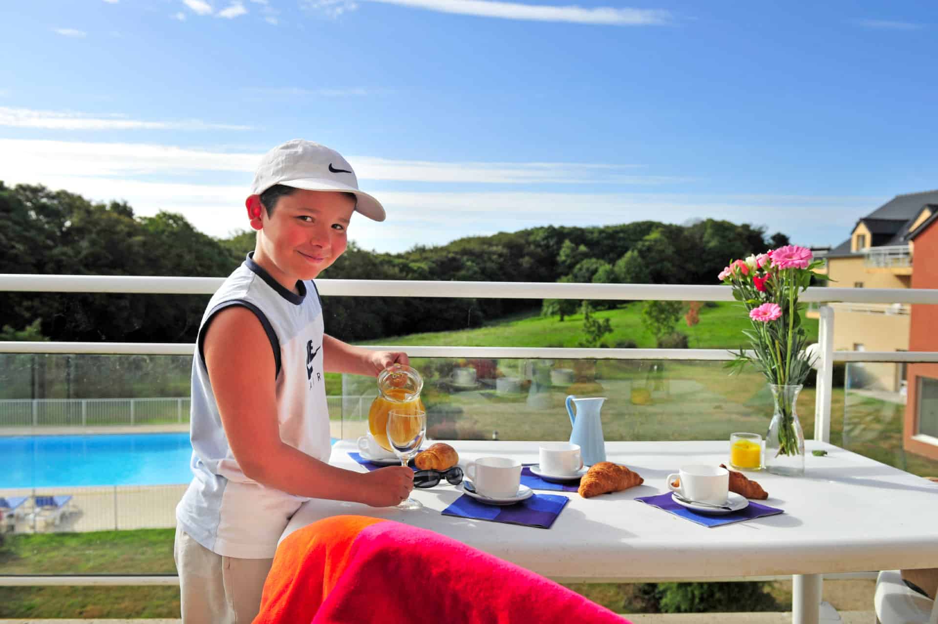Balcon d'un appartement de la résidence de vacances Goélia Résidence du Golf à Carantec Balcon d'un appartement de la résidence de vacances Goélia Résidence du Golf à Carantec