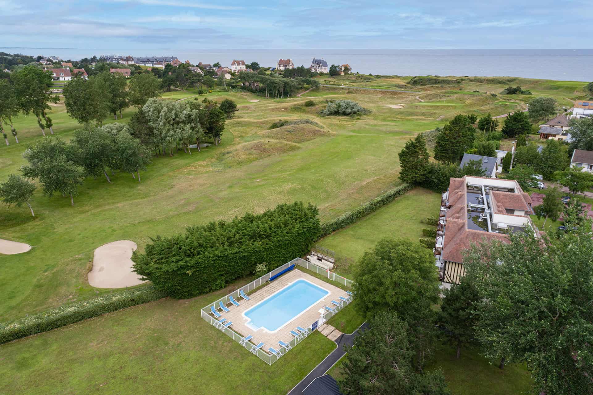 Vue aérienne de la résidence de vacances Goélia Green Panorama à Cabourg en Normandie Vue aérienne de la résidence de vacances Goélia Green Panorama à Cabourg en Normandie