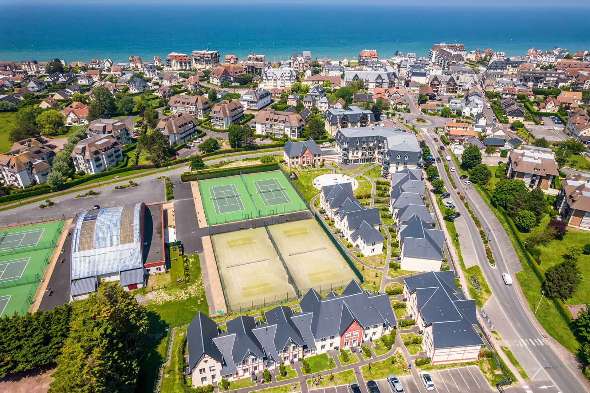 Vue aérienne de la résidence de vacances Goélia Le Victoria à Blonville-sur-Mer en Normandie Vue aérienne de la résidence de vacances Goélia Le Victoria à Blonville-sur-Mer en Normandie