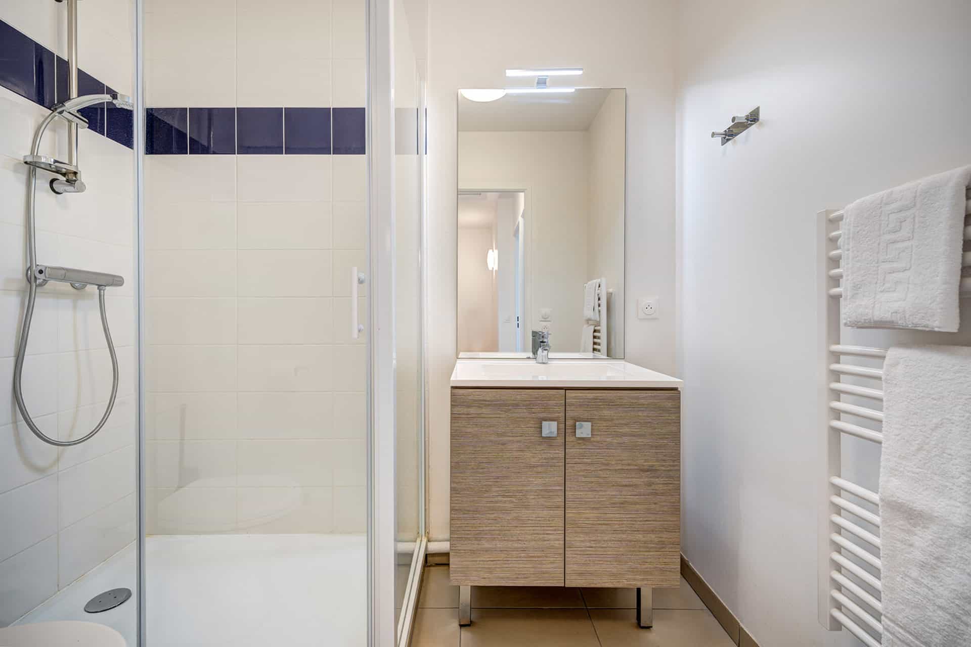 Exemple de salle de bain de la résidence de vacances Goélia Le Victoria à Blonville sur Mer en Normandie Exemple de salle de bain de la résidence de vacances Goélia Le Victoria à Blonville sur Mer en Normandie