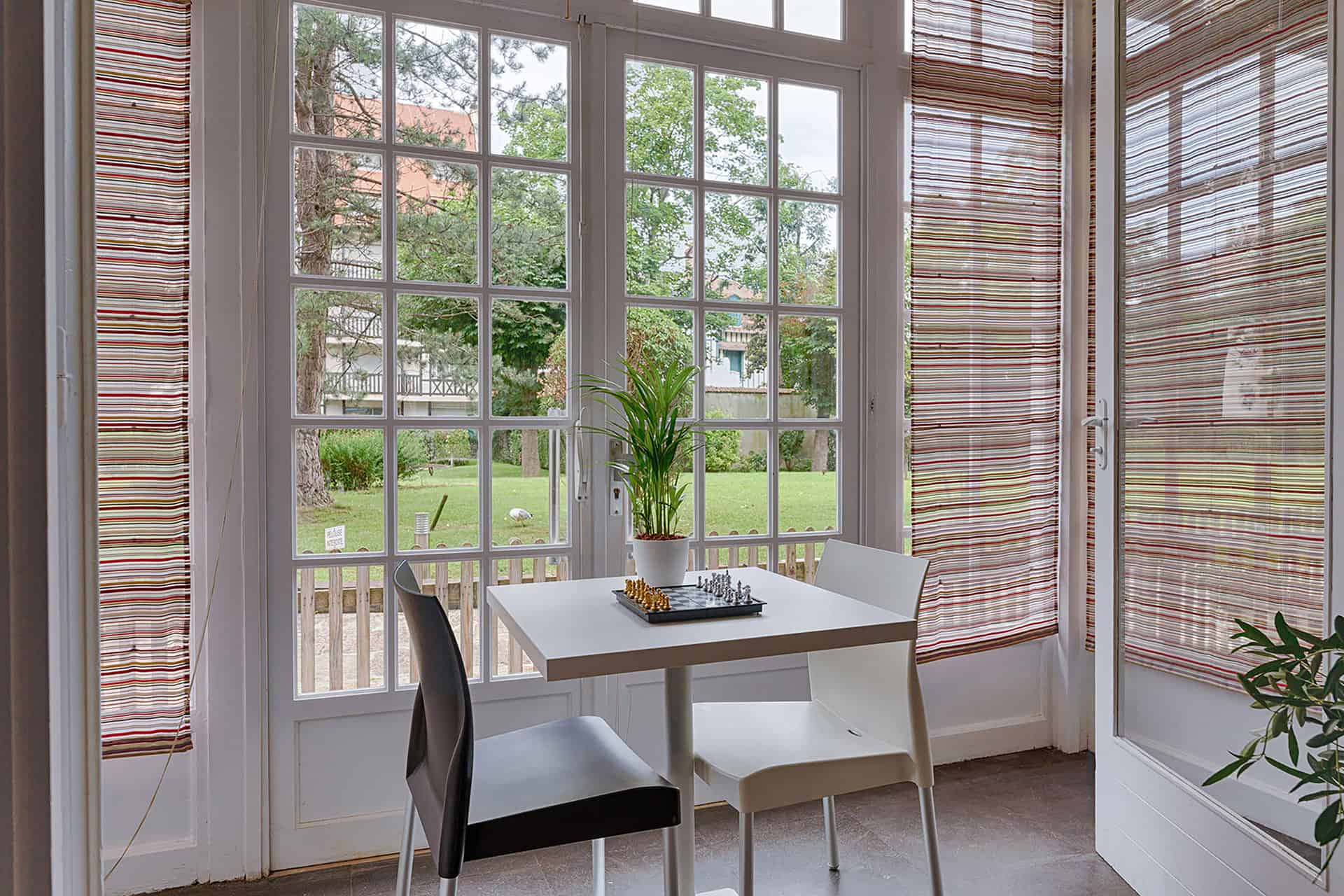 Breakfast area in the reception of the Goélia Le Castel Normand holiday residence in Deauville Breakfast area in the reception of the Goélia Le Castel Normand holiday residence in Deauville