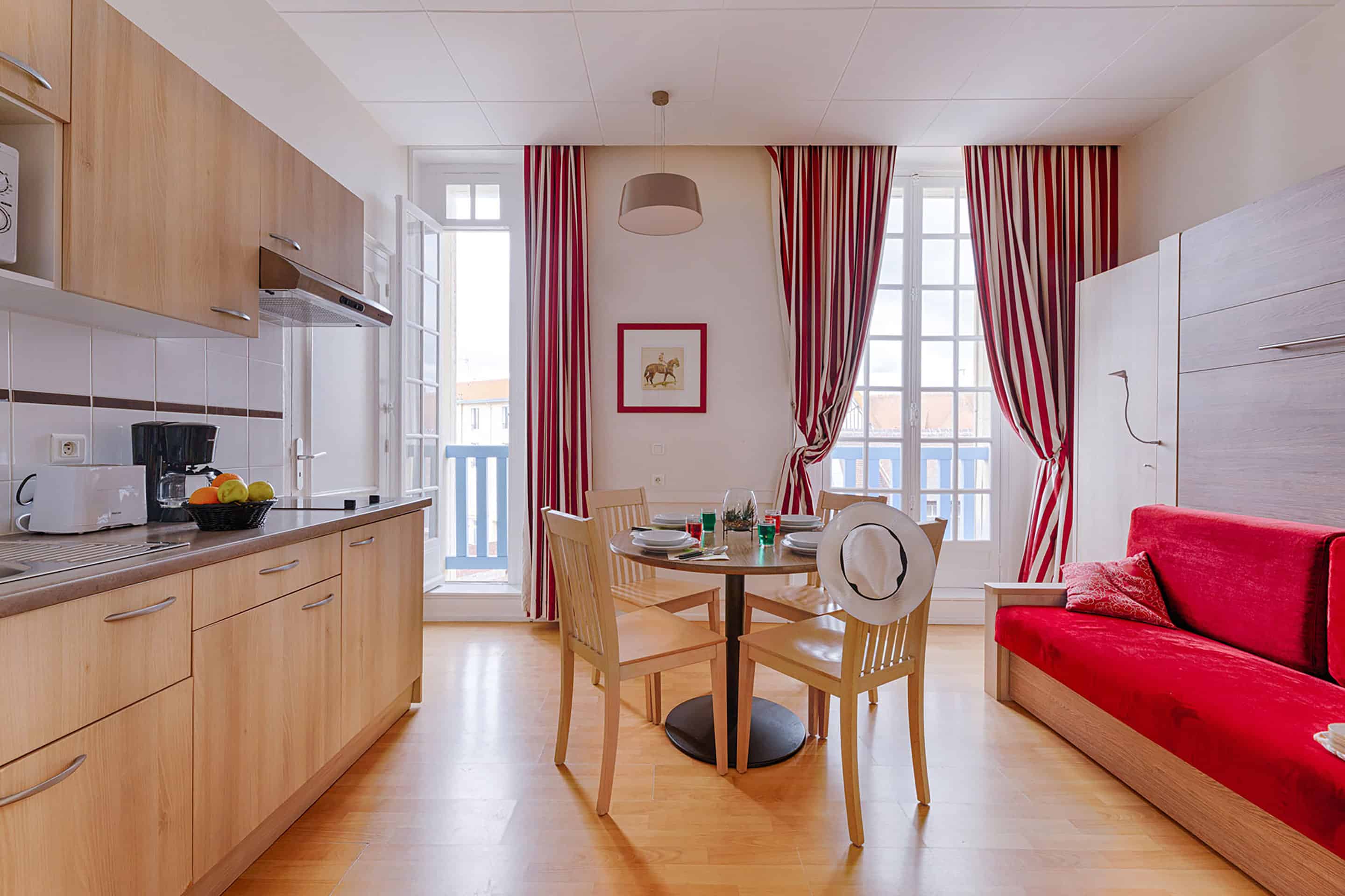Stay in a studio at the Goélia Le Castel Normand holiday residence in Deauville Stay in a studio at the Goélia Le Castel Normand holiday residence in Deauville