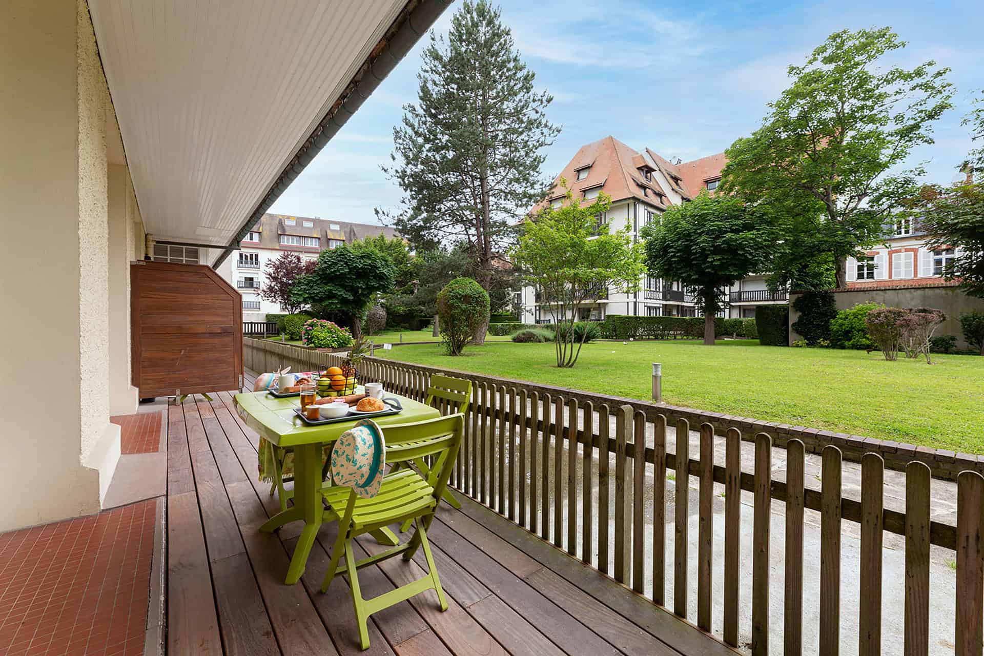 Terrace at the Goélia Le Castel Normand holiday residence in Deauville Terrace at the Goélia Le Castel Normand holiday residence in Deauville